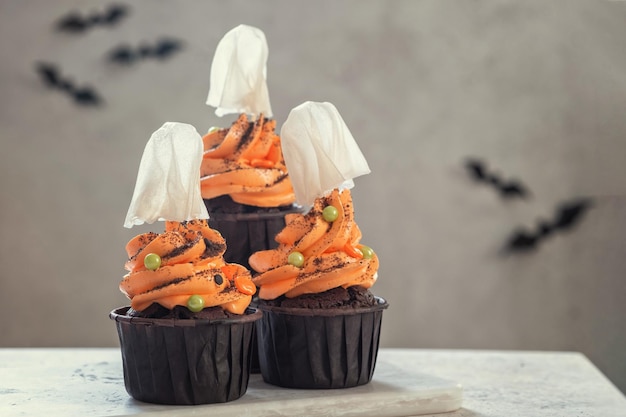 Halloween ghost cupcakes