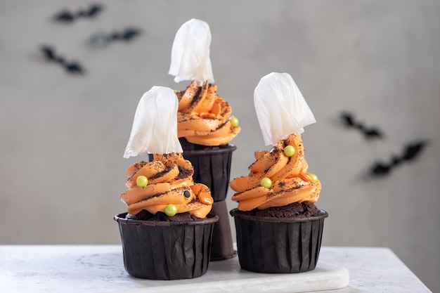 Halloween ghost cupcakes