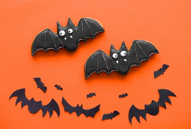 Halloween gingerbread cookies and bats