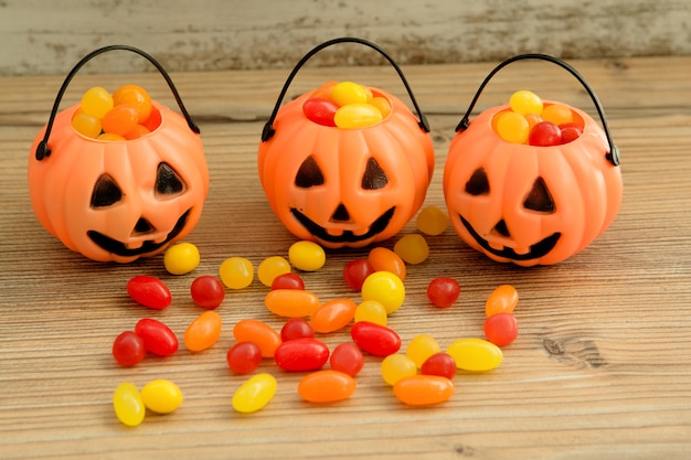 Photo halloween pumpkin baskets full of candies