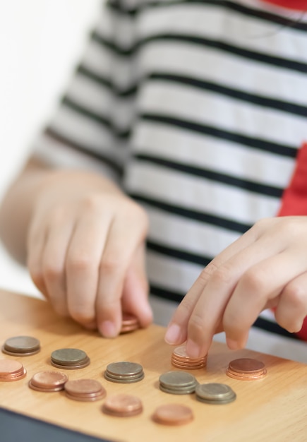 Photo hand and coins