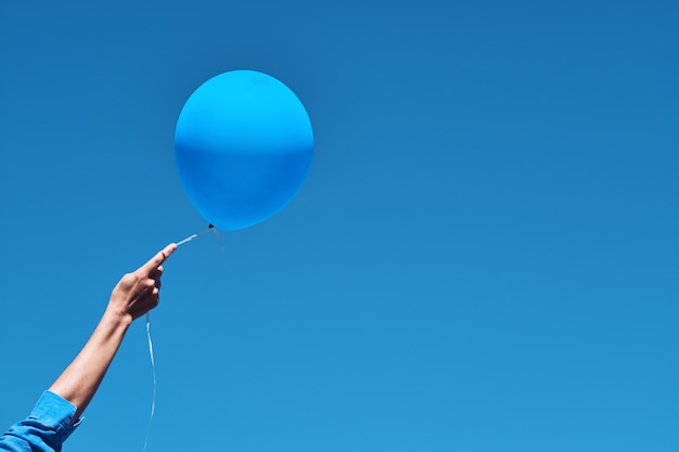 Hand holding balloon