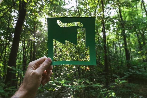 Photo hand holding eco friendly green living symbol