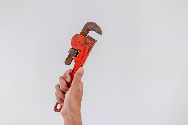 Photo hand holding a pipe wrench on a white background