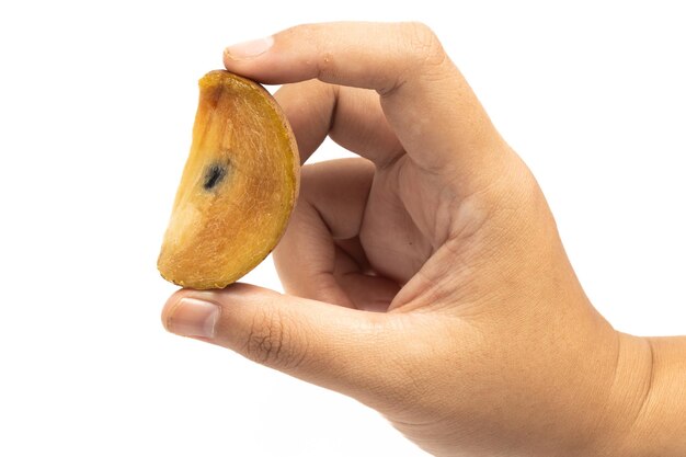 Photo hand holding sliced fresh organic sapodilla delicious fruit isolated on white background