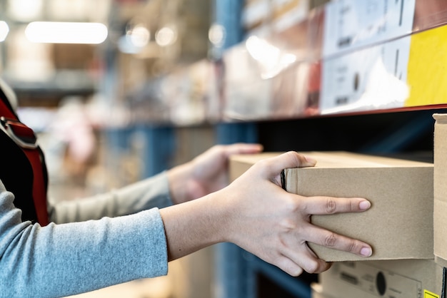 Hand's woman holding the box