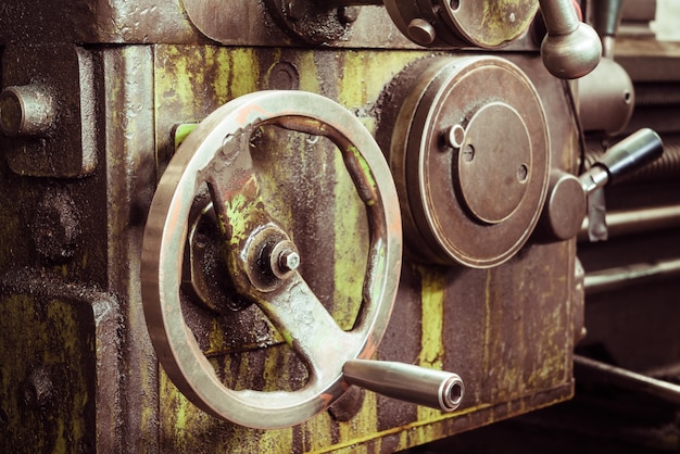 The handle on the lathe, close-up