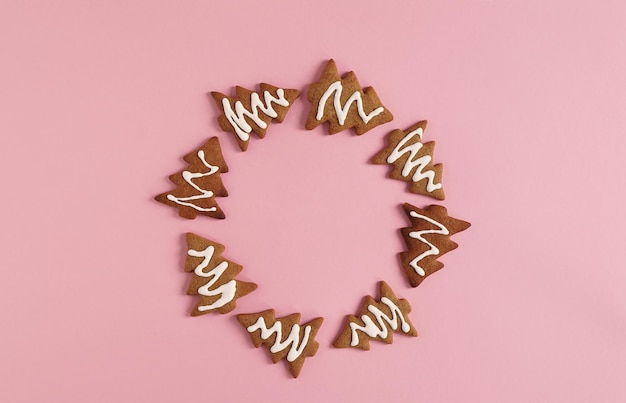 Handpainted gingerbread in the round form on a pink background