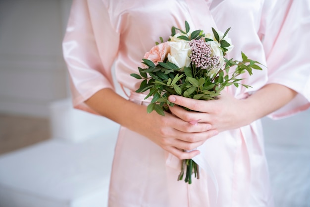 Hands holding beautiful flowers bouquet