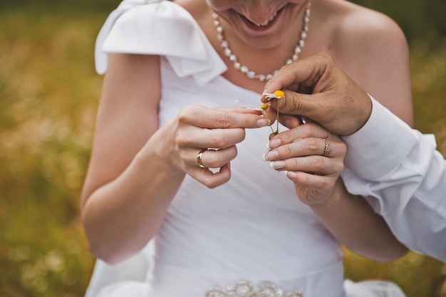 Hands of the newlymarried couple 1418