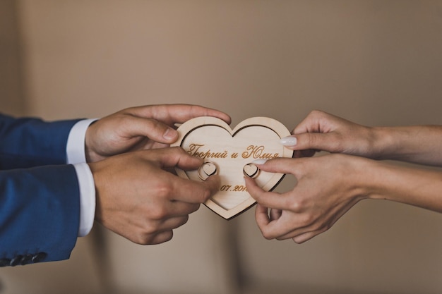 The hands of the newlyweds and wedding rings 2480