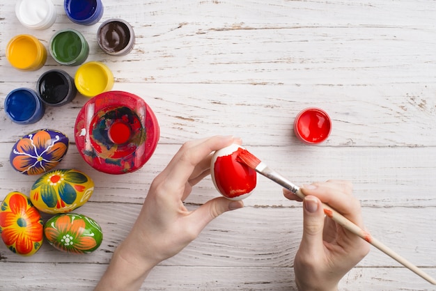 Hands painting an easter egg