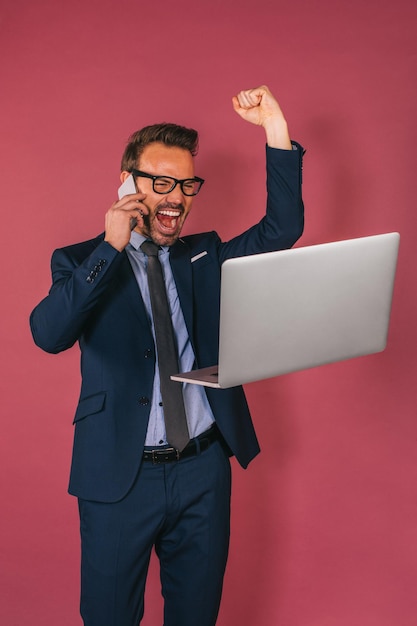 Handsome businessman working in a laptop