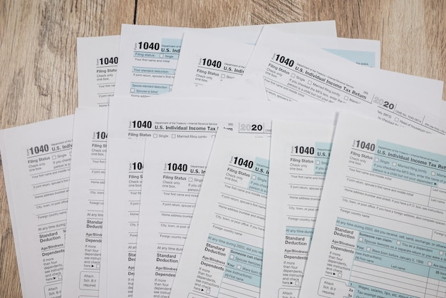 Handy forms 1040 with accessories Completion of the tax return