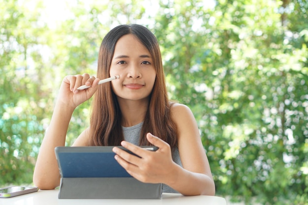 Happy businesswoman working at coffee cafe Successfully complete the planned work without stress