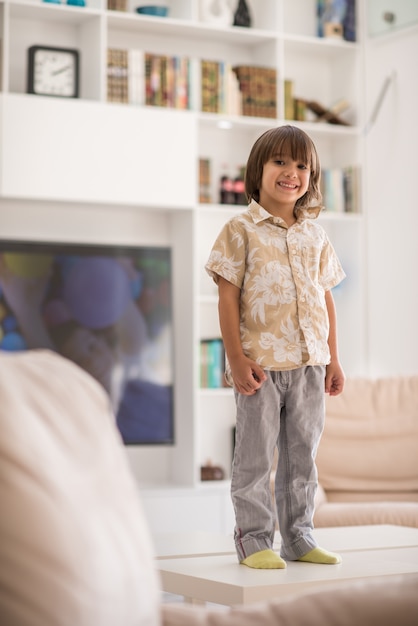 Photo happy children having fun and posing in new modern home