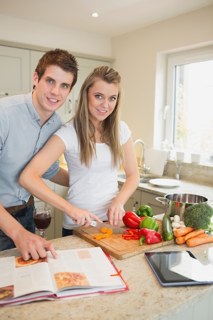 Photo happy couple cooking together