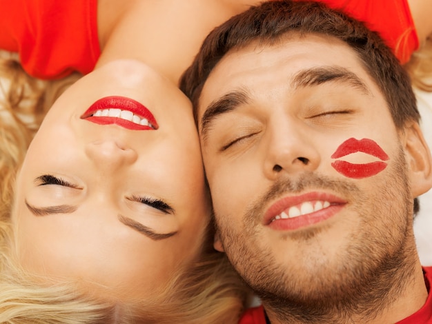 Photo happy couple lying at home with closed eyes (focus on woman)