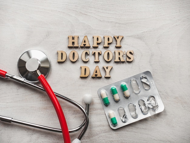 Photo happy doctor's day. beautiful greeting card. isolated background