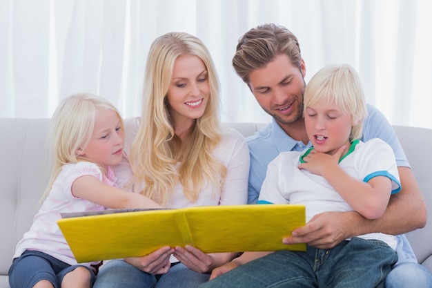 Photo happy family reading a story together