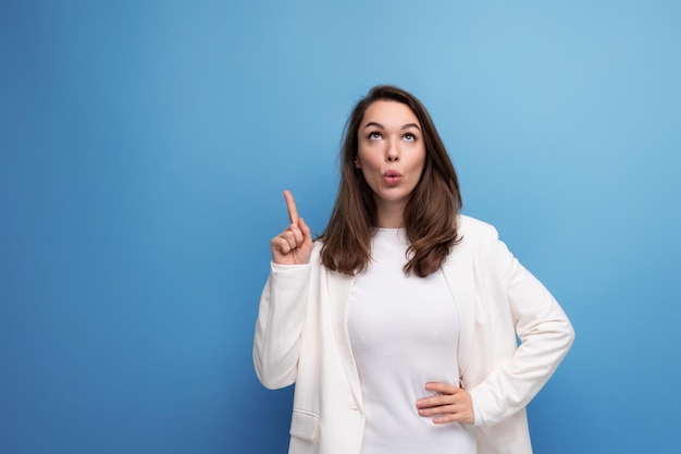 Photo happy lucky brunette woman in ivory jacket and white dress on purple background with copy space