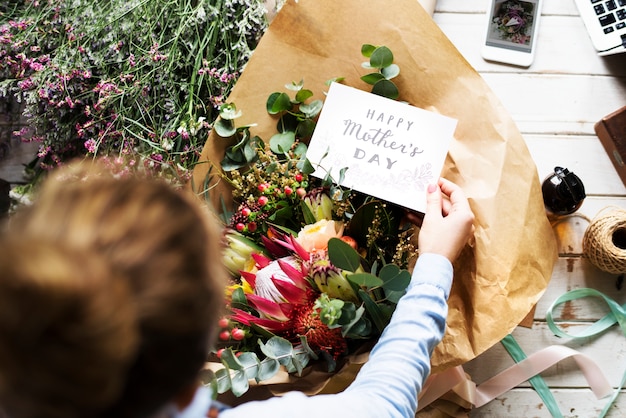 Happy mother's day card with flowers