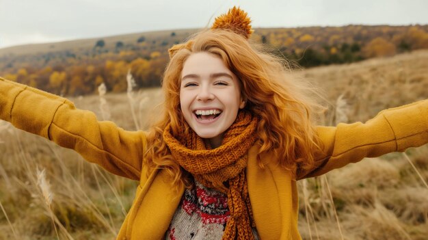 Photo a happy young woman is standing in a golden field under a cloudy sky joyfully spreading her arms wide while surrounded by autumn colors