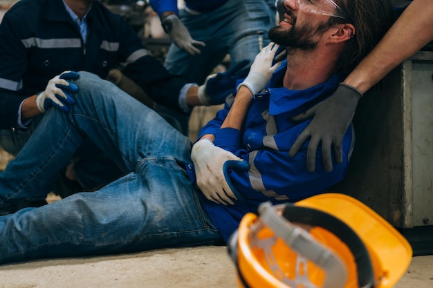 Photo hardworking engineer worker with accident at factory