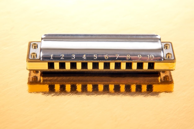 Photo the harmonica lies on a mirrored surface classical musical wind instrument