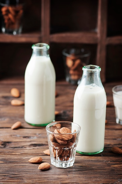 Photo healthy almond milk on the wooden table