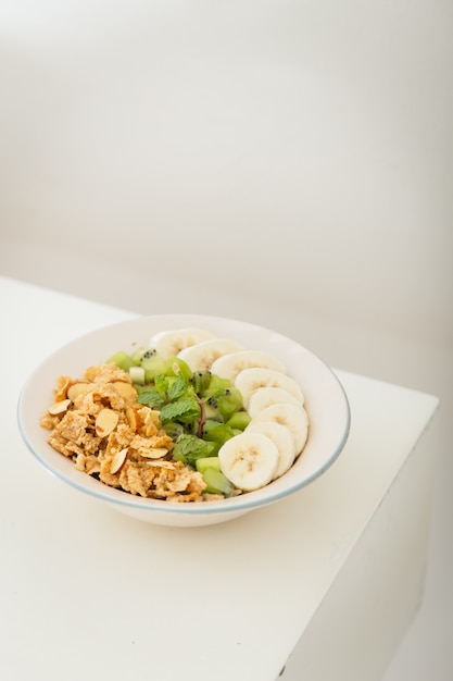 Healthy breakfast with high fibre bran flakes, kiwi and banana