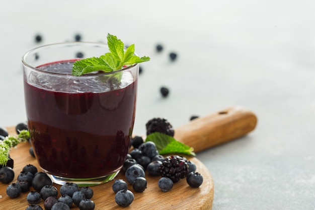 Healthy clean eating, Blackberry and blueberry summer smoothie