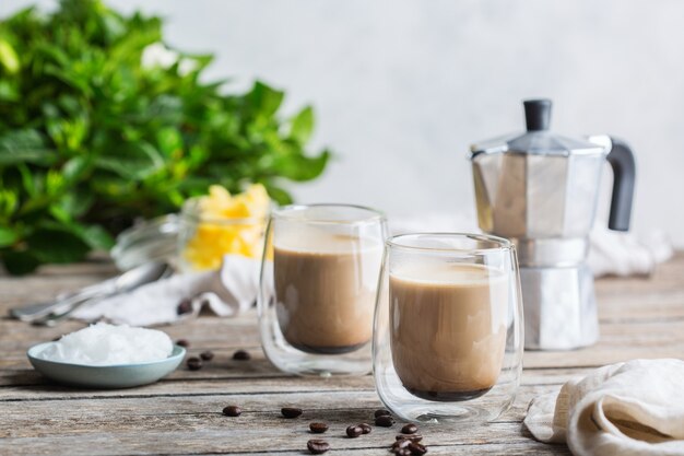 Photo healthy clean eating concept, keto, ketogenic diet, breakfast morning table. brewed bulletproof coffee with organic coconut oil, ghee butter, coffee beans. cozy cafe atmosphere