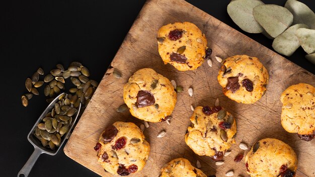 Photo healthy food concept homemade trail mix organic whole grains energy cookies on wooden board with copy space