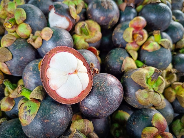 Photo healthy fruits mangosteen dark mangosteen dark mangosteen background