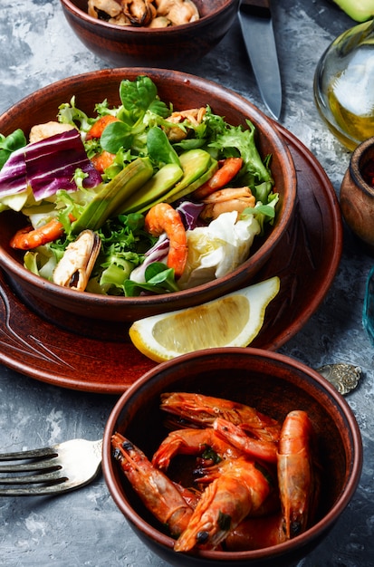 Healthy salad of shrimp