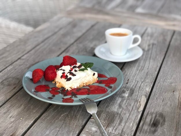 Photo high angle view of breakfast served on table