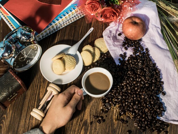 Photo high angle view of coffee cup on table