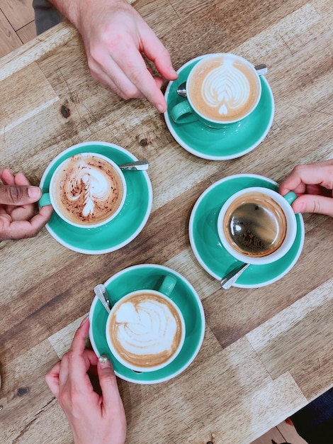 Photo high angle view of coffee cup on table