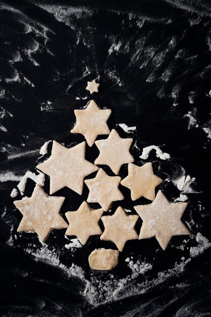 Photo high angle view of cookies on christmas tree