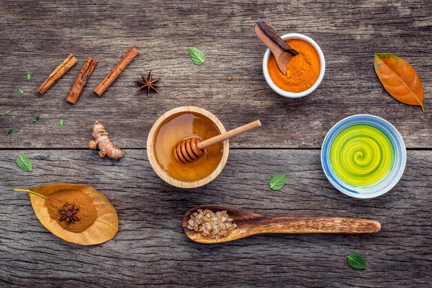 Photo high angle view of food on wooden table