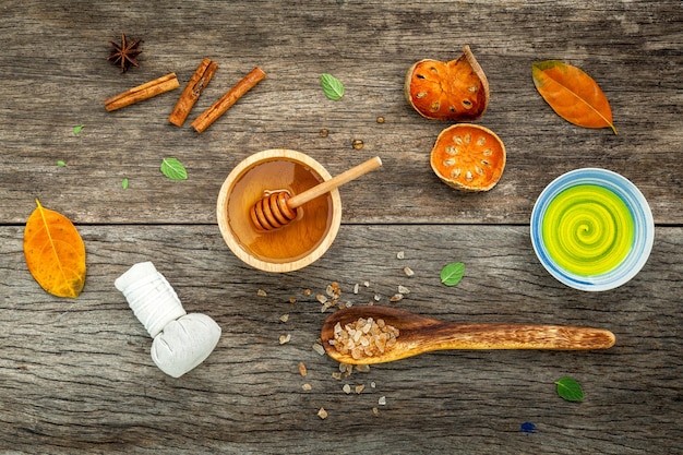 Photo high angle view of food on wooden table