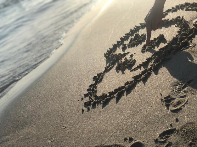 Photo high angle view of footprints on sand at beach