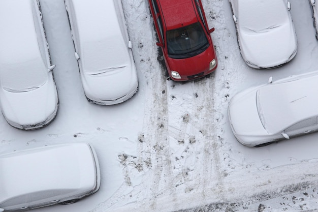 Photo high angle view of frozen cars on road