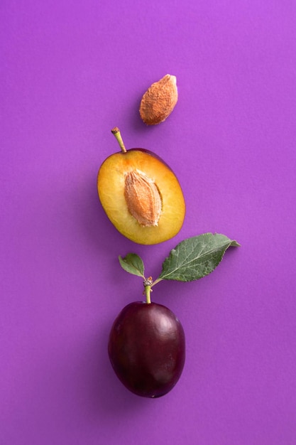 Photo high angle view of fruit on purple background