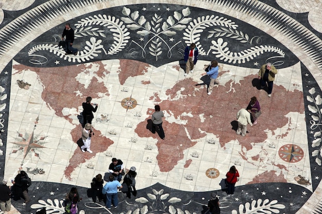 Photo high angle view of people at jeronimos monastery