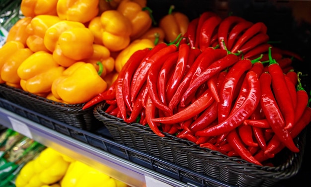 Photo high angle view of red chili peppers for sale in market