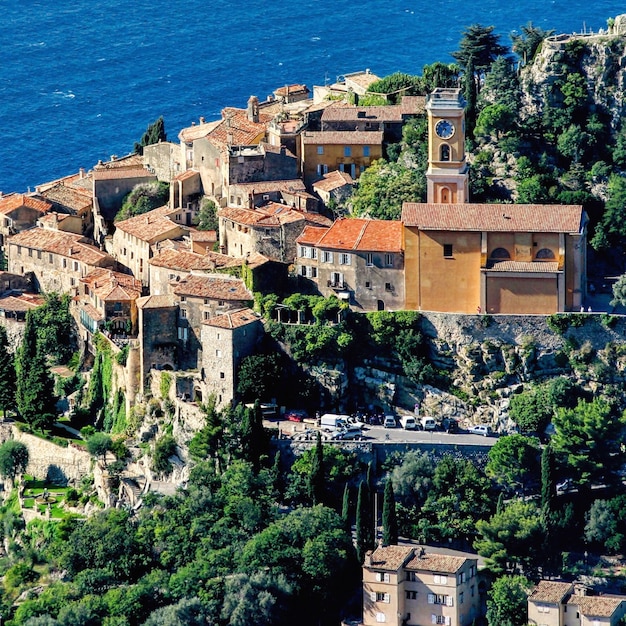 Photo high angle view of residential town on hill