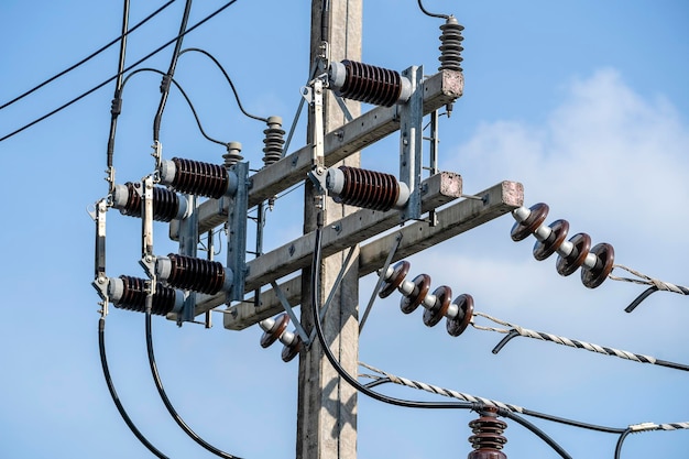 High voltage electrical insulation in a power substation