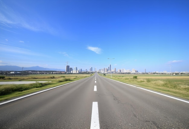 Photo a highway with a view of a city in the background